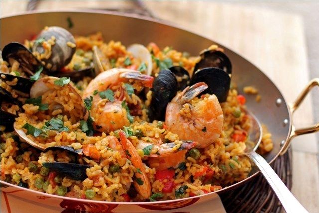 47. Paella dengan seafood, Spanyol