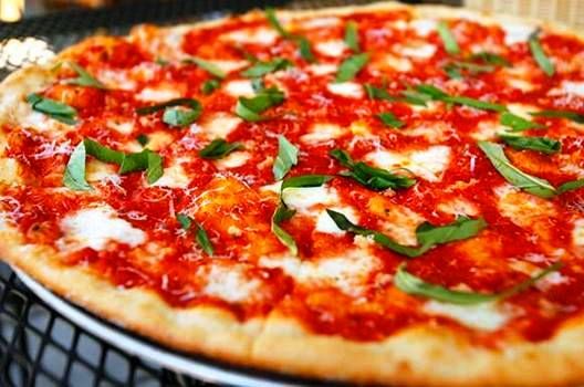 2. Neapolitan pizza, Italia